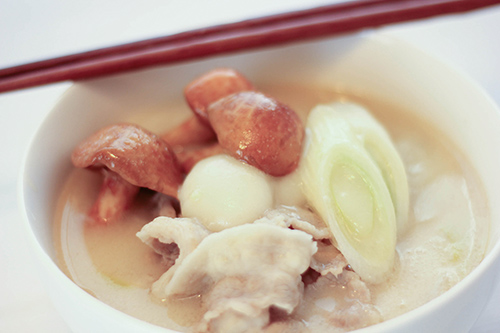 なめこの葱豚汁・白みそ仕立て